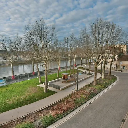 Les Berges Du Cher Apartment